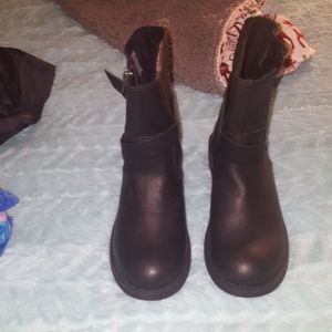 Edgy,reposh motorcycle boots